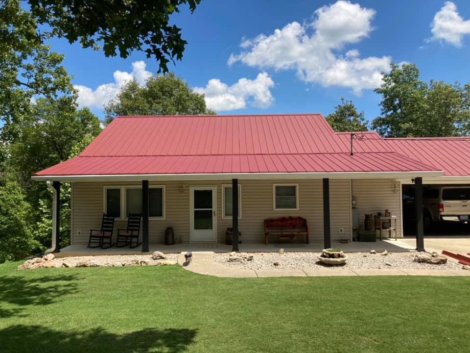 red roof on neighborhood home